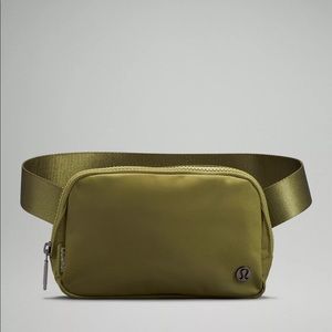 NWOT Lululemon Everywhere Belt Bag 1L
Bronze Green